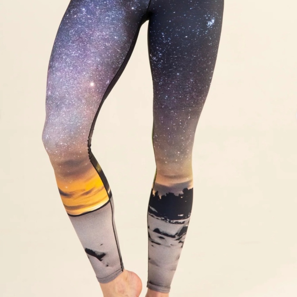 Colorado Threads Northern Lights Yoga Pants XL NWOT Made from recycled materials